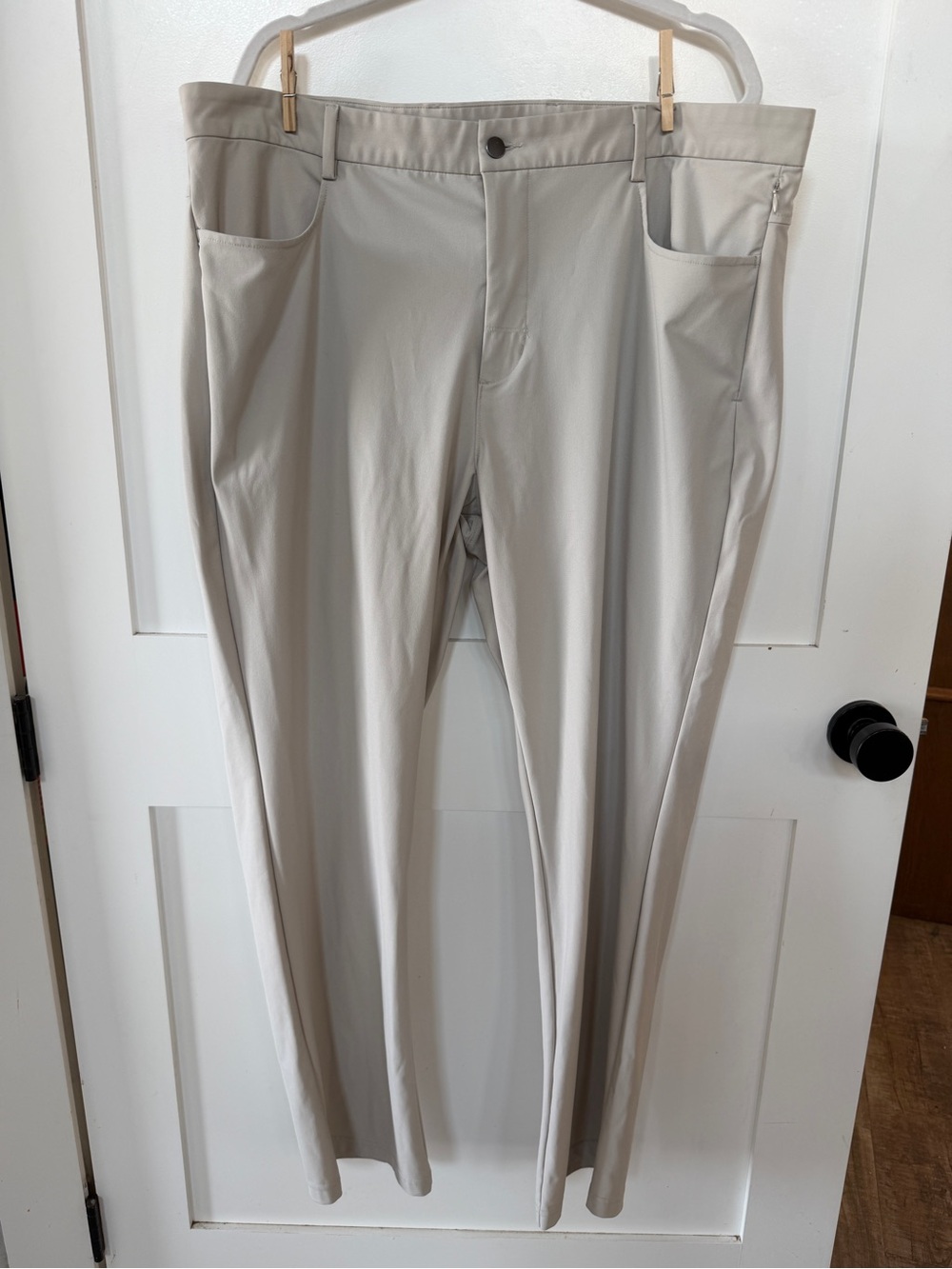 Men's Old Navy Active 4-way Stretch Pants in Light beige 42 x 32